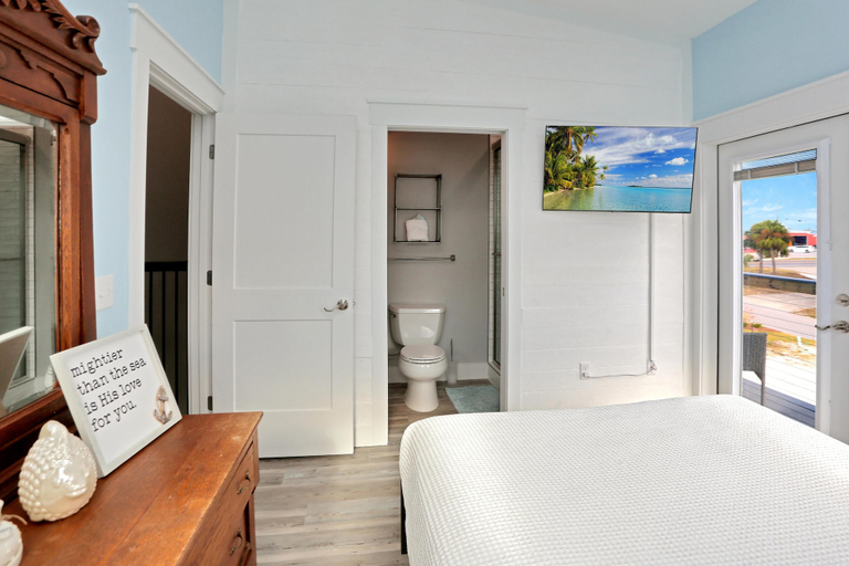 Bedroom 3, Hesed Beach Cottage, Bay