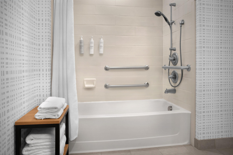 Bathroom 4, Hampton Inn & Suites Tupelo/Barnes Crossing, Lee
