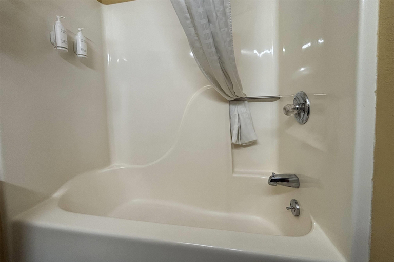 Bathroom 4, Super 8 by Wyndham Staunton, Macoupin
