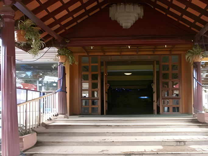 Others 4, Hotel Charring Cross, The Nilgiris