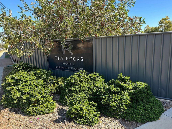 Exterior & Views 2, The Rocks Motel, Murweh