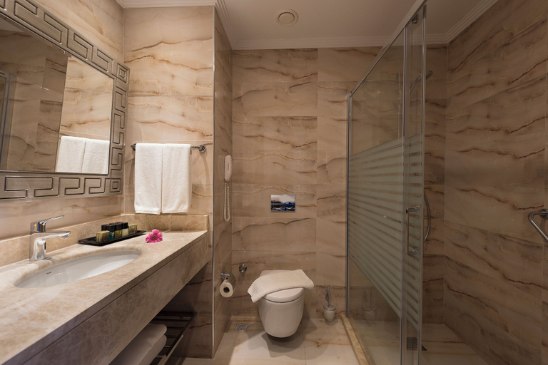 Bathroom 5, Oz Hotels SUI - All Inclusive, Alanya