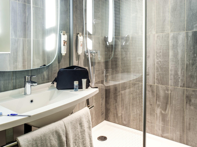 Bathroom 4, ibis Gent Centrum St Baafs Kathedraal, Oost-Vlaanderen