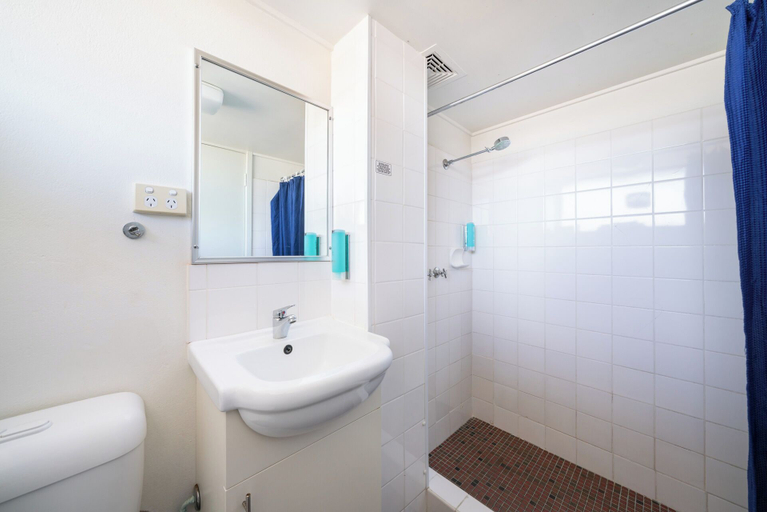 Bathroom 3, Bathurst Studio Apartments, Bathurst Regional - Pt A