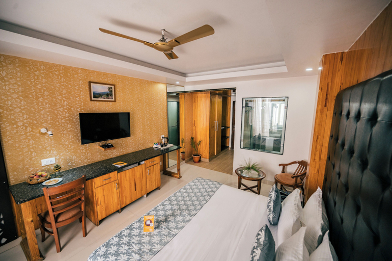 Bedroom 2, Ginger Lansdowne, Mall Road, Garhwal
