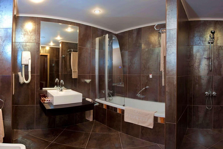 Bathroom 5, Festa Via Pontica, Pomorie