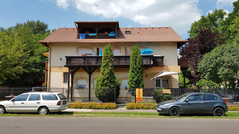 Others 4, Meszoly Vendeghaz, Siófok