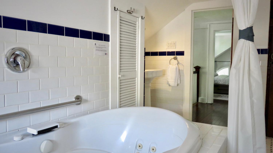 Bathroom 2, GuestHouse, Union