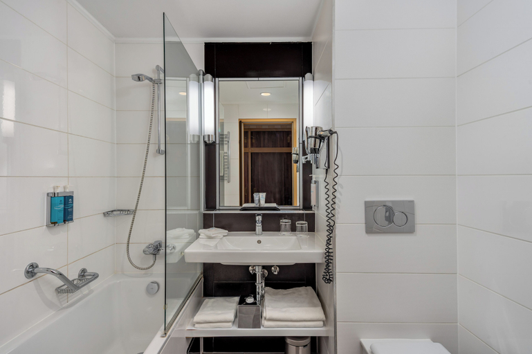 Bathroom 4, Ensana Grand Margaret Island, Budapesti