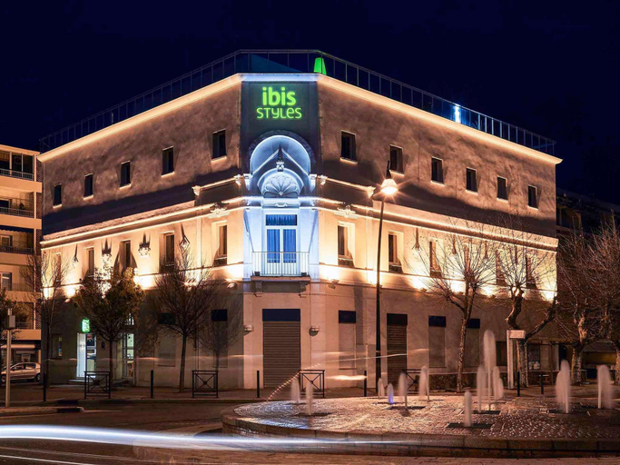 Exterior & Views 2, Ibis Styles Hyères Rooftop & Spa, Var