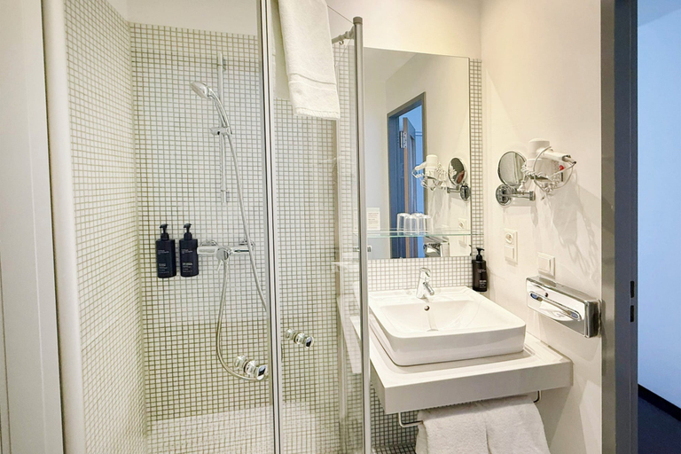 Bathroom 4, Garner Hotel BERLIN - GENDARMENMARKT by IHG, Berlin