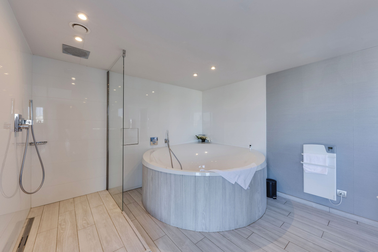 Bathroom 4, Van der Valk Hotel Liège Congrès, Liège