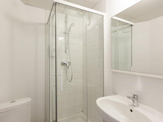 Bathroom 5, hotelF1 Reims Tinqueux, Marne