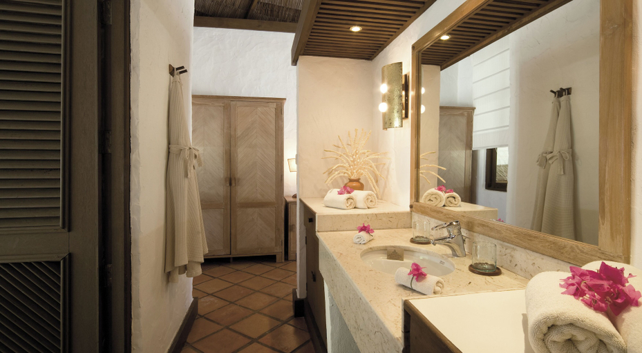 Bathroom, Coco Palm Dhuni Kolhu, Baa Atoll