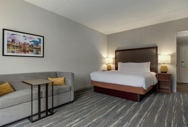 Bedroom 3, Hampton Inn & Suites Pittsburgh/Harmarville, Allegheny