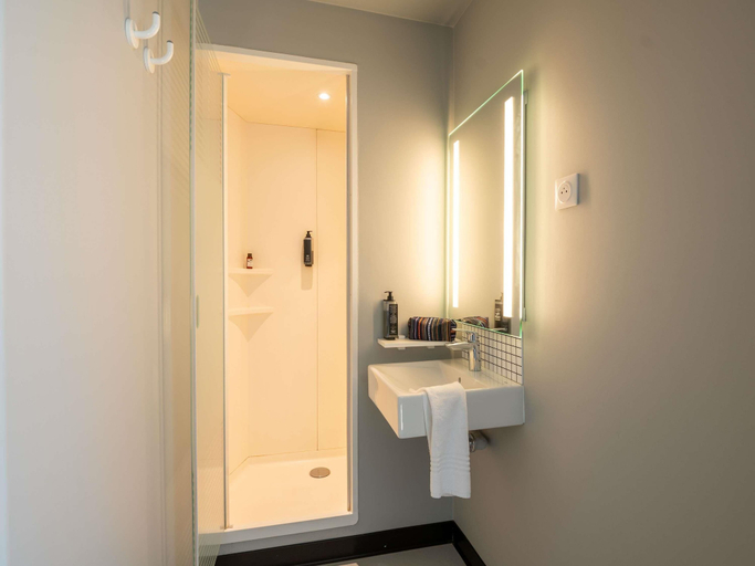 Bathroom 4, ibis budget Leuven Centrum, Vlaams Brabant