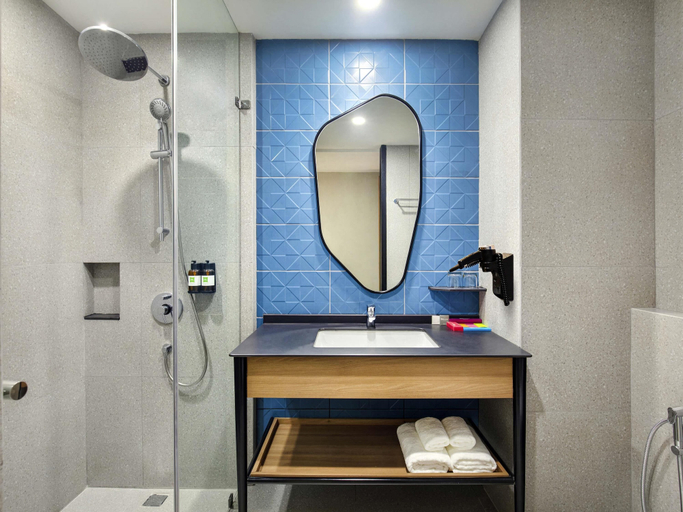 Bathroom 4, Ibis Styles Semarang Simpang Lima, Semarang