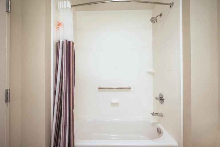 Bathroom 4, La Quinta by Wyndham Denver Englewood Tech Center, Arapahoe