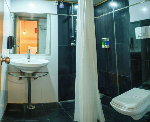 Bathroom 4, Hotel Blue Heaven, Jaipur