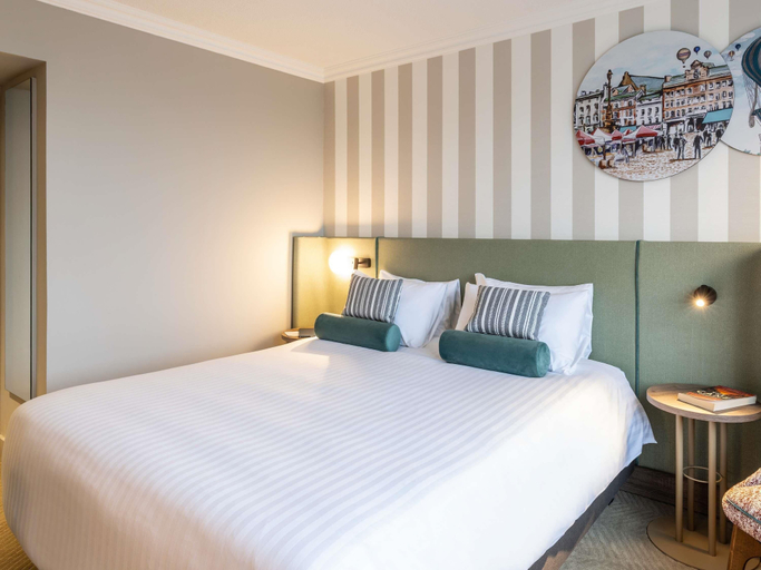 Bedroom 4, Mercure Northampton, Northamptonshire