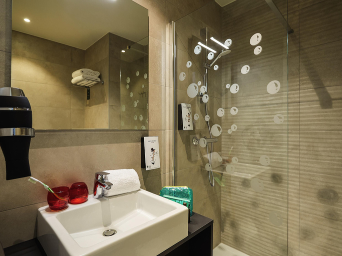 Bathroom 5, ibis Styles Liege Guillemins, Liège