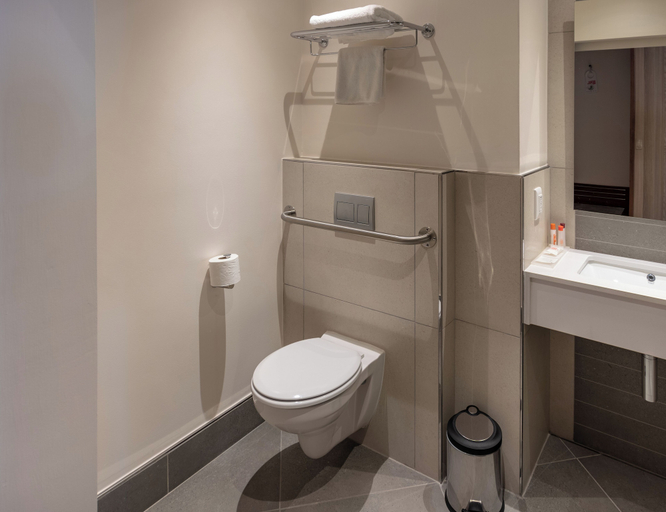 Bathroom 5, City Lodge Hotel Durban, eThekwini