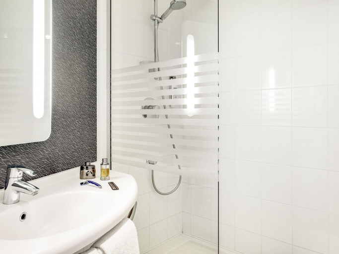 Bathroom 5, ibis Montceau-les-Mines, Saône-et-Loire