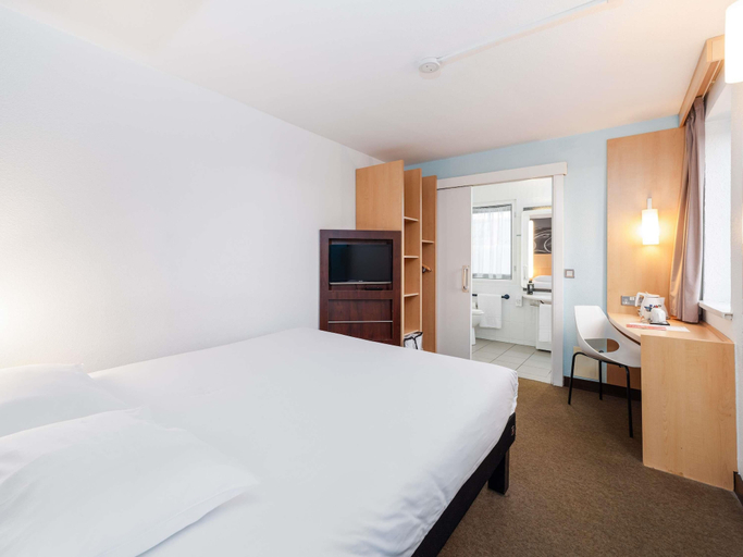 Bedroom 3, ibis Southampton Centre, Southampton