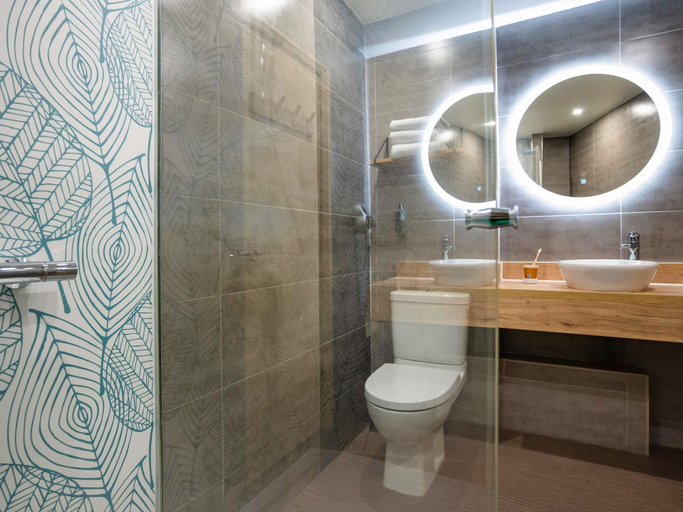 Bathroom 3, Ibis Styles Chatenay-Malabry Paris Sud, Hauts-de-Seine