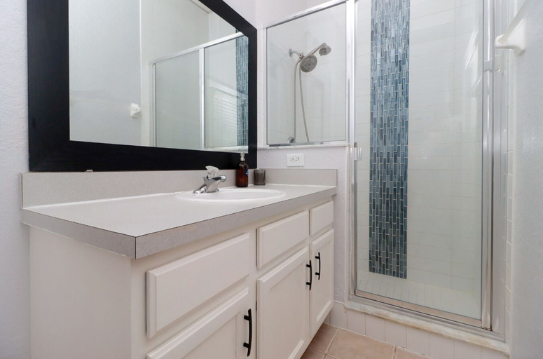 Bathroom 4, Caribbean Breeze 4 Bedrooms, Lake