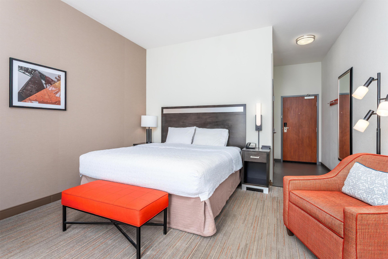Bedroom 3, Hampton Inn Akron-South, Summit
