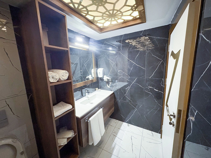Bathroom 5, Mira Hotel Küçükyalı, Konak