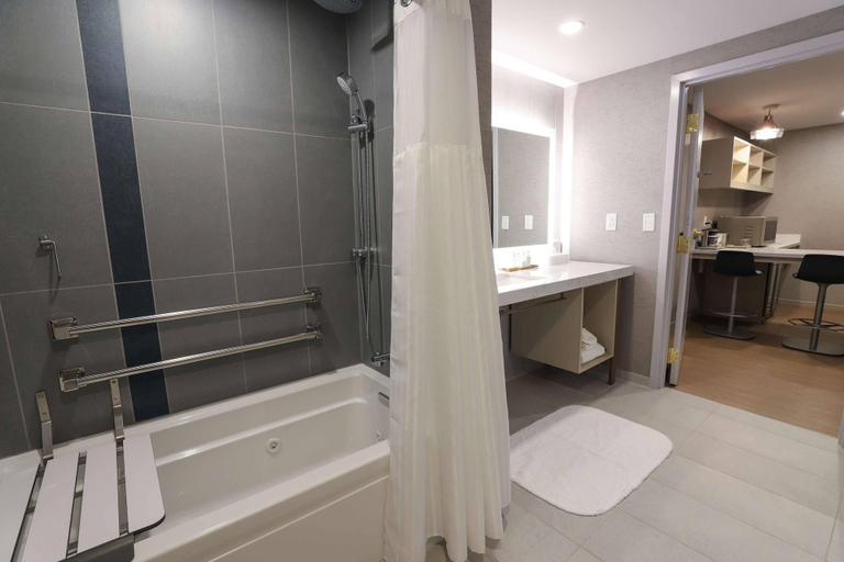 Bathroom 3, Radisson Plaza Hotel at Kalamazoo Center, Kalamazoo