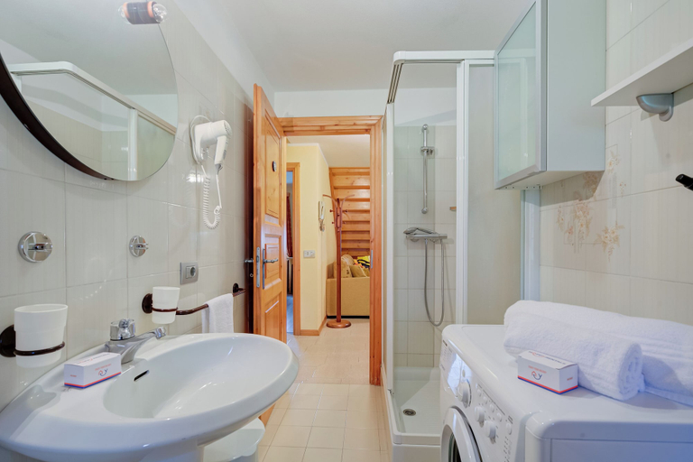 Bathroom 3, Genziana, Sondrio