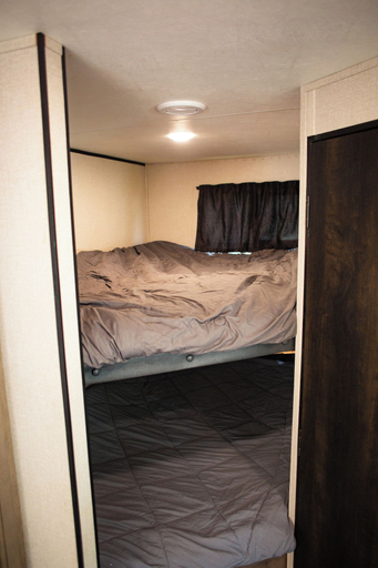 Bedroom 2, Bonanza Camping Resort, Sauk