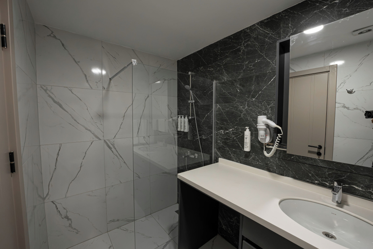 Bathroom 5, Best Western Plus Hotel & Residences Istanbul, Bakırköy