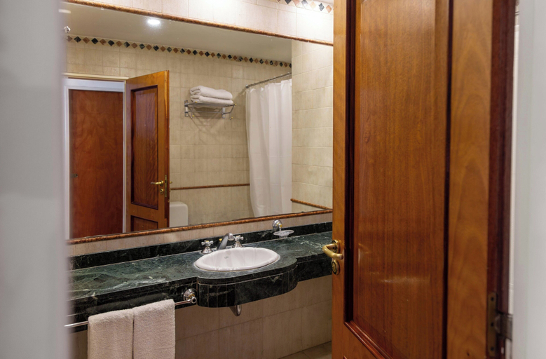 Bathroom 3, Wyndham Garden Luján, Luján