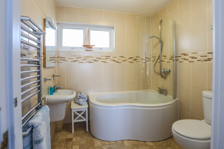 Bathroom 4, Sea View 3 Bedroom Seaside Property, West Sussex
