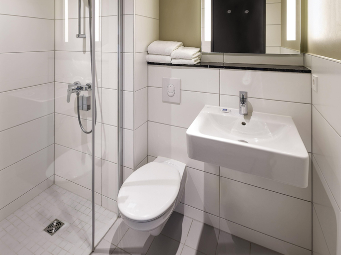 Bathroom 4, ibis budget Bayreuth, Bayreuth