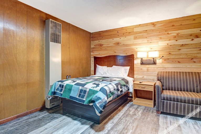 Bedroom 2, Rainbow Lodge, Rio Grande