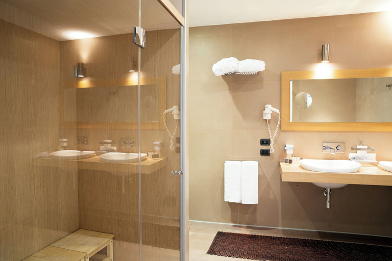 Bathroom 4, Mediterraneo Palace Hotel, Ragusa