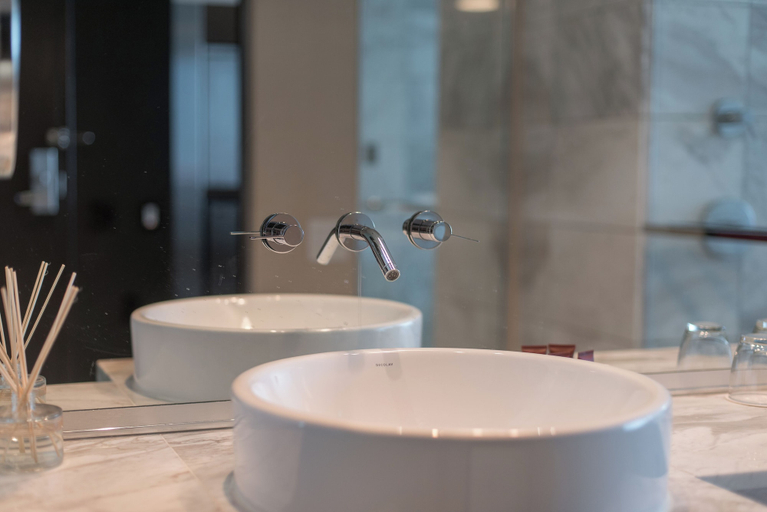 Bathroom 4, Luxury Suites at the Palms, Clark