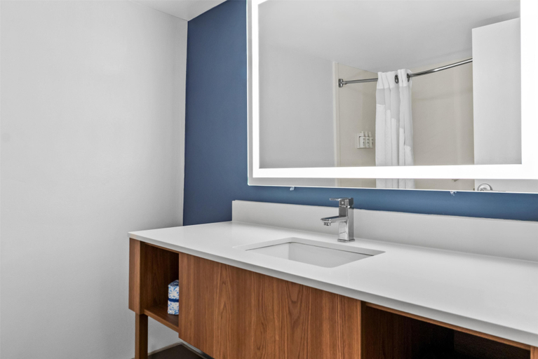 Bathroom 5, Red Lion Hotel & Conference Center Cheyenne, Laramie