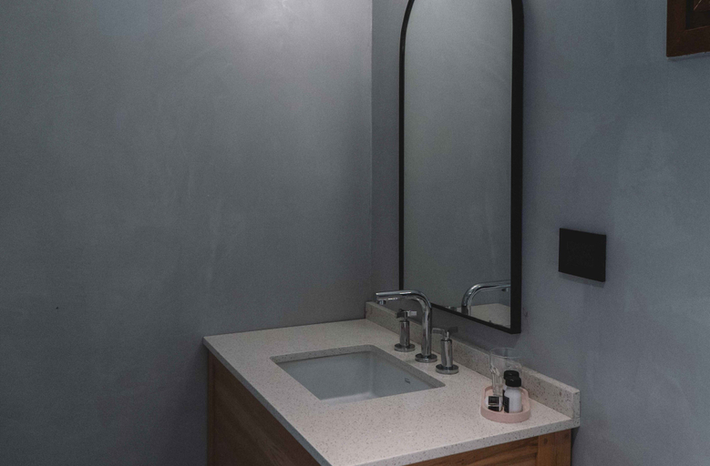 Bathroom 3, Refugio Knapp, Bariloche