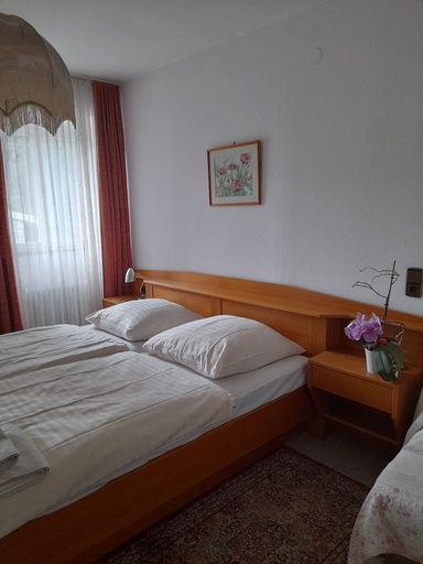 Bedroom 4, Haus Barnabas im Engel - Gasthaus Engel, Lörrach