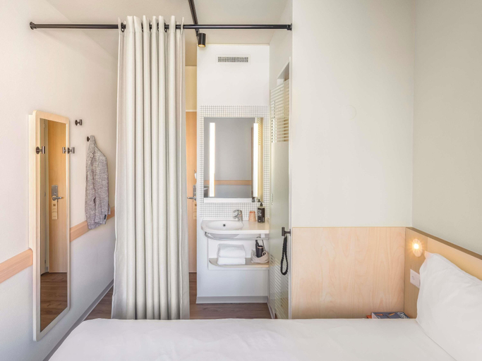 Bathroom 5, ibis budget Lugano Paradiso, Lugano