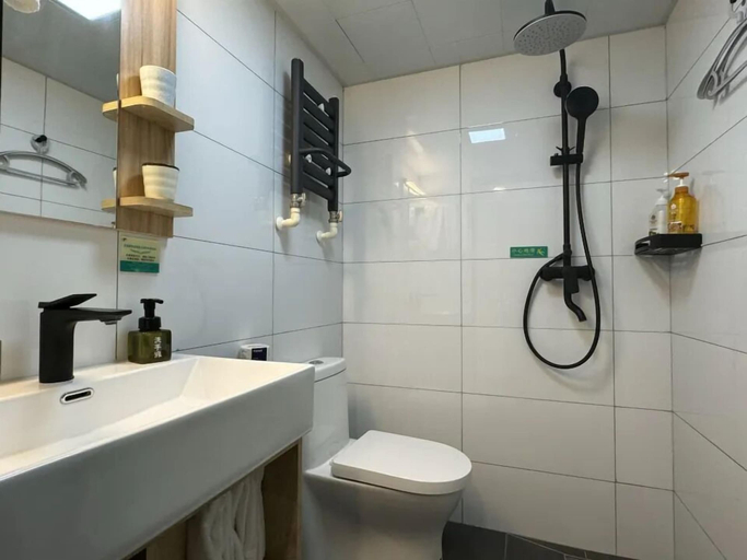 Bathroom 3, Dongdan Hotel Beijing, Beijing
