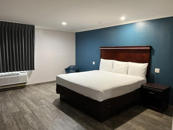 Bedroom 3, Super 8 by Wyndham Mesa Downtown Near Convention Center, Maricopa