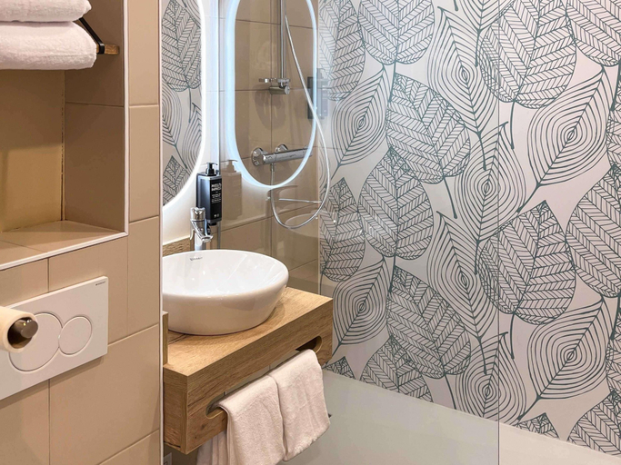 Bathroom 3, Ibis Styles Chatenay-Malabry Paris Sud, Hauts-de-Seine