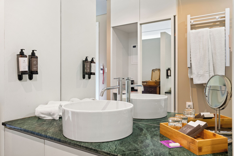 Bathroom 5, Jardim da Batalha by Shiadu, Porto